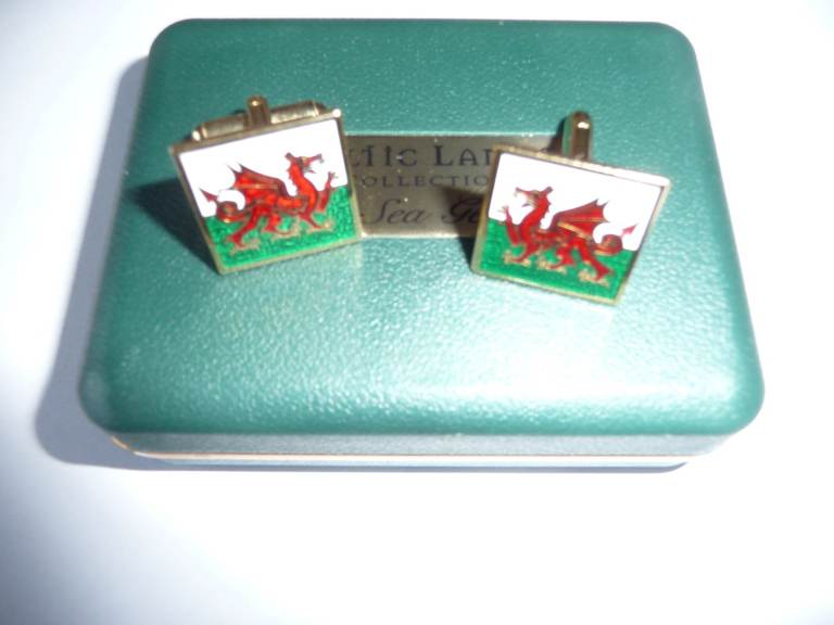 Men's Cuff Links Welsh Dragon Design Metal pre owned Boxed
