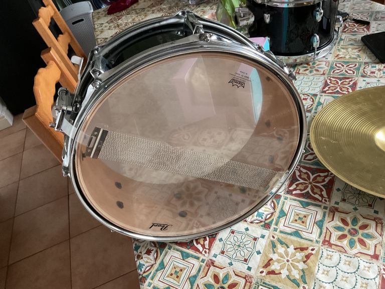 Pearl export series drums.