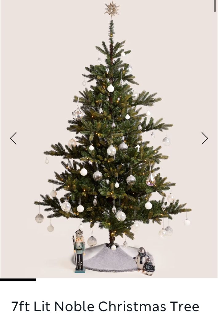 7ft Lit Noble Christmas Tree