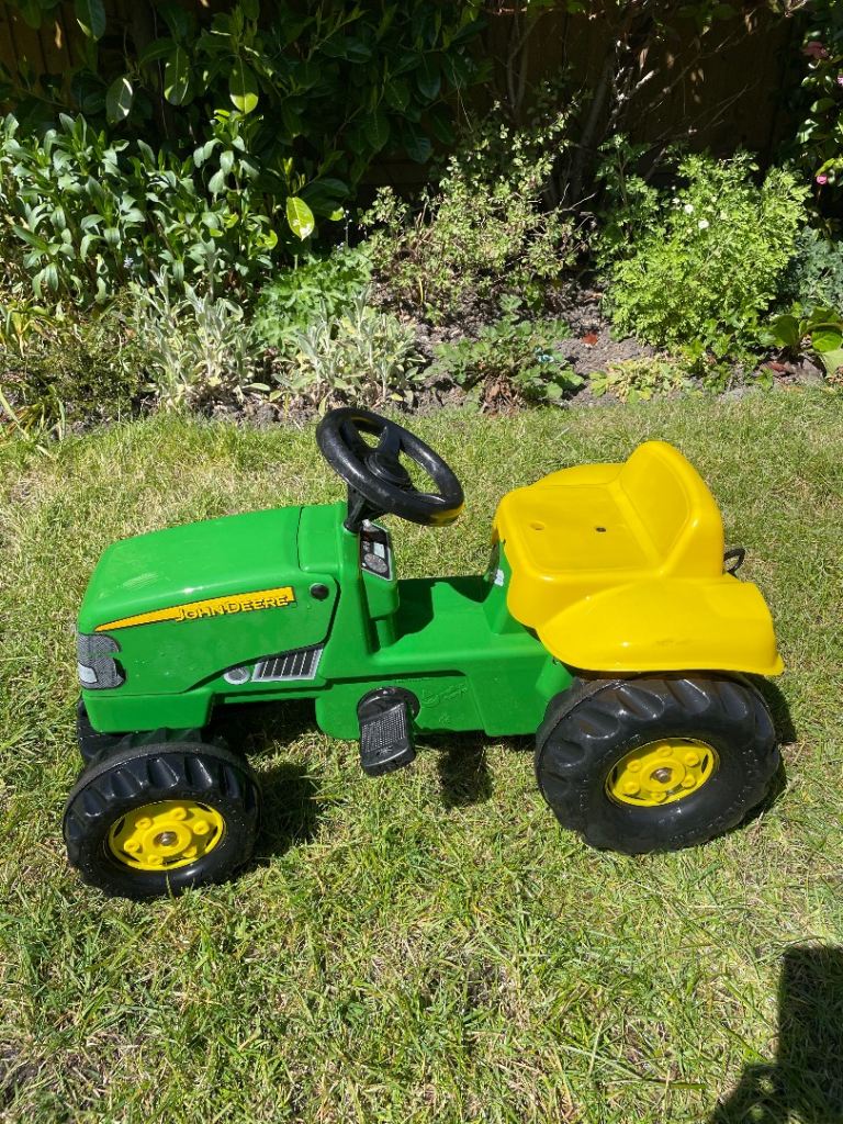 Children’s ride-on tractor 