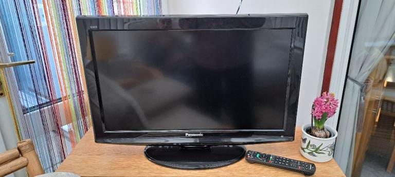 PANASONIC LCD TELEVISION ON A STAND. WITH REMOTE .PERFECT PICTURE AND IN EXCELLENT WORKING ORDER 