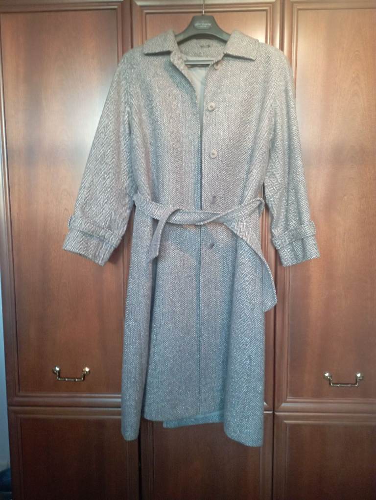 image for Vintage Belted Women's Herringbone Coat..Alexon Brand,Pure NeW Wool..Size 16