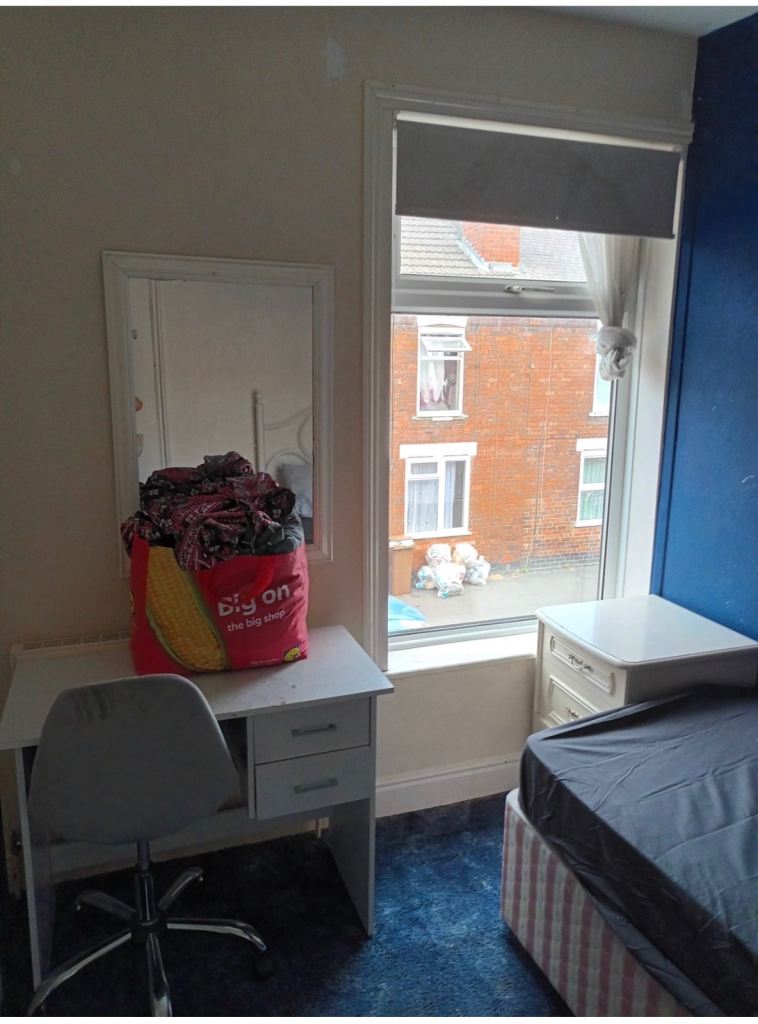 All bill inclusive room available in shared house 