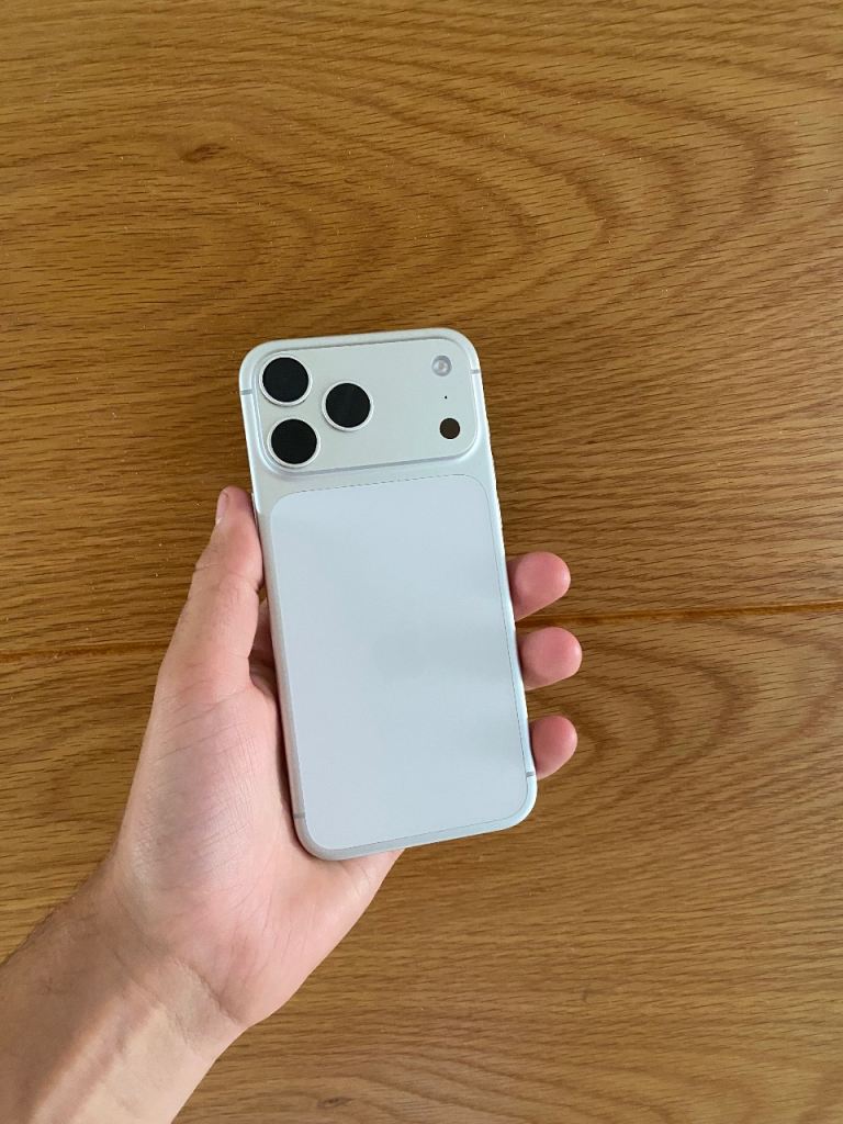 Apple iPhone 17 Pro Max in Silver - AS GOOD AS NEW condition