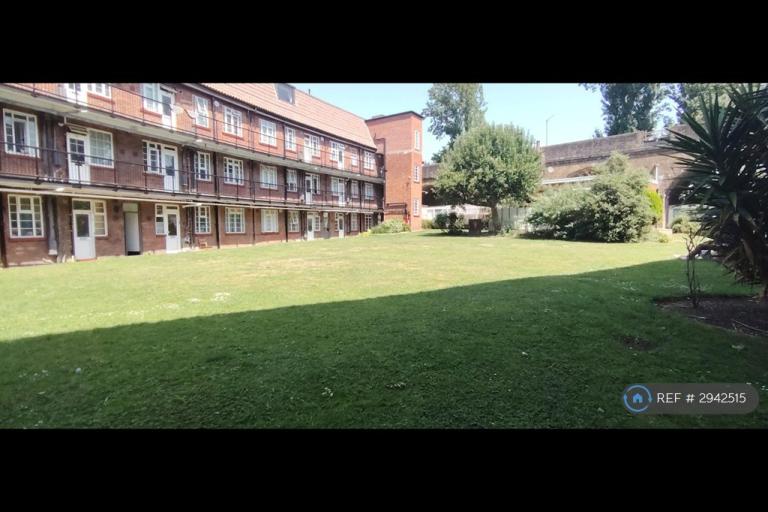 2 bedroom flat in Clive Lodge, London, NW4 (2 bed) (#2942515)