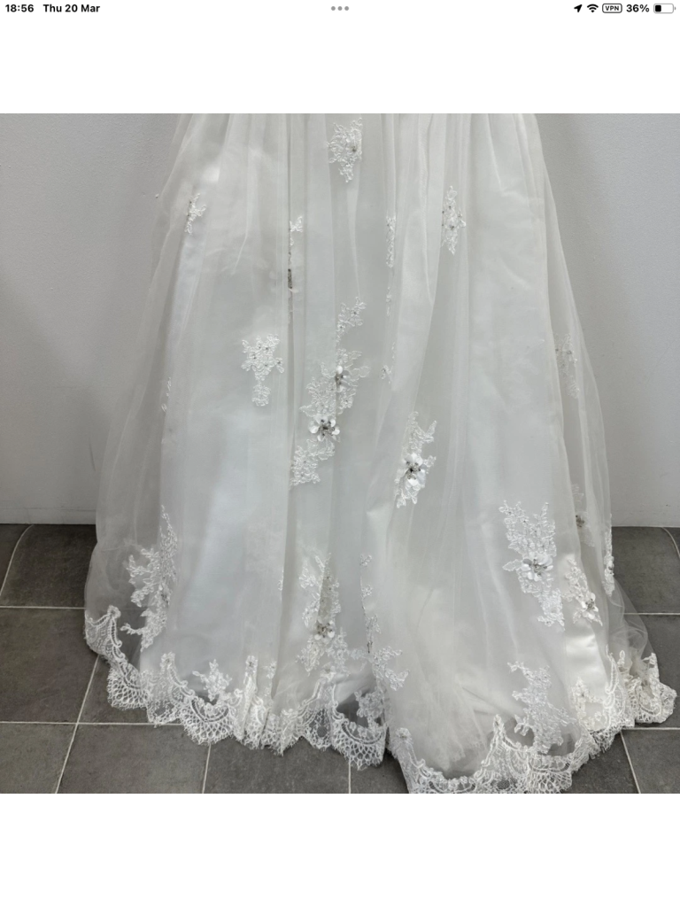 Da- Vinci wedding dress size 8/10 sample dress