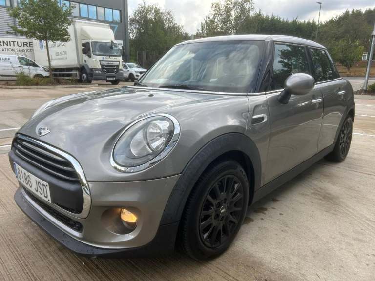 MINI Cooper ONE TURBO PETROL 5 SEATER 6 SPEED MANUAL LEFT HAND DRIVE Hatchback Petrol Manual