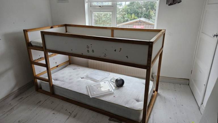 Kura Reversible Bed