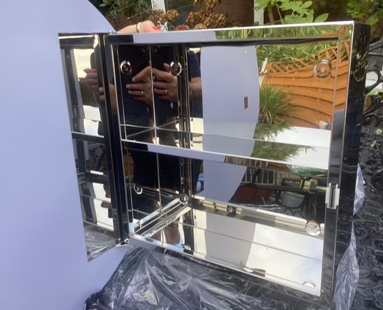 Croydex Circular Mirrored Bathroom Cabinet  New & Boxed