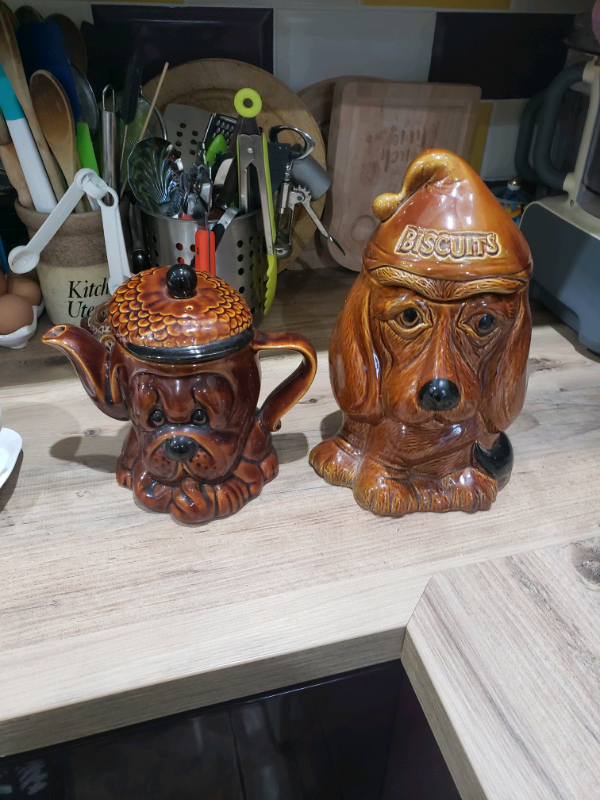 Vintage P&K Treacle Glazed hound type dogs. Biscuit jar and teapot.