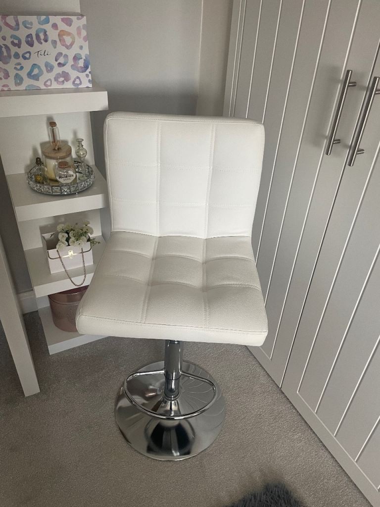 Lovely white bar stool