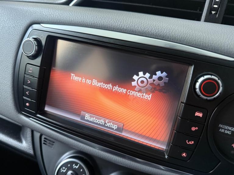 2015 Toyota Yaris 1.33 VVT-i Icon 5dr CVT HATCHBACK PETROL Automatic