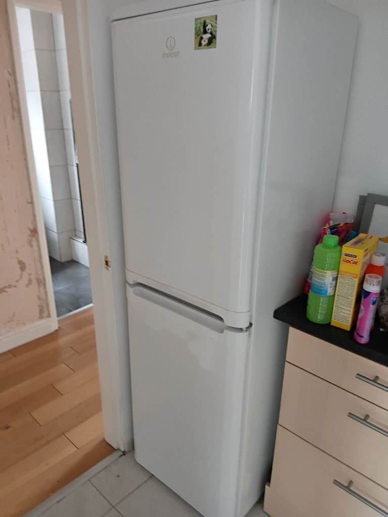 Indesit 50/50 free standing fridge/freezer