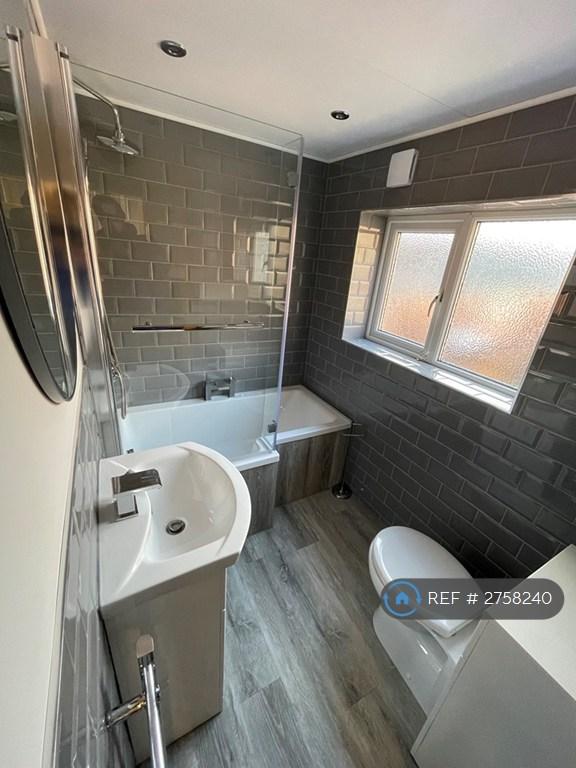 2 bedroom flat in Rodsley Avenue, Gateshead, NE8 (2 bed) (#2758240)