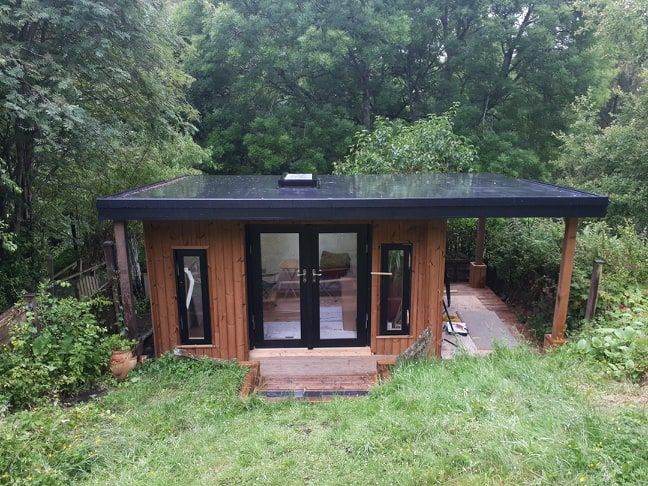 MIDLOTHIAN - EH23 - STONE BUILT 1 BED PROPERTY - LARGE GARDEN & 2 GARDEN ROOMS - NEEDS RENOVATION