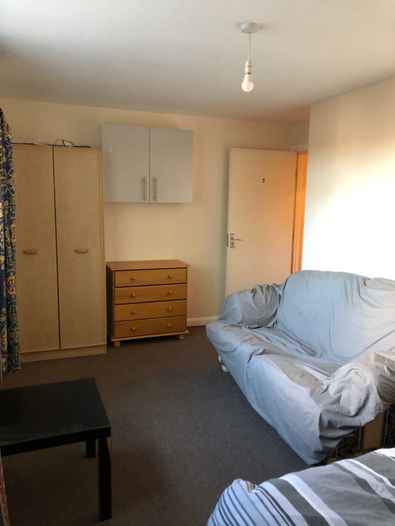 Patchway/Large double room in friendly quiet house Patchway 