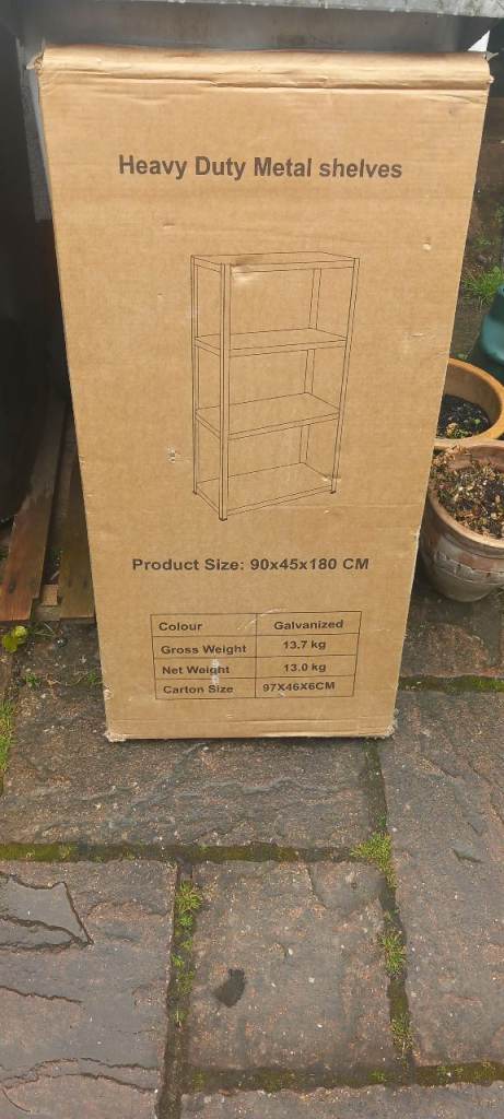 Metal shelving unit