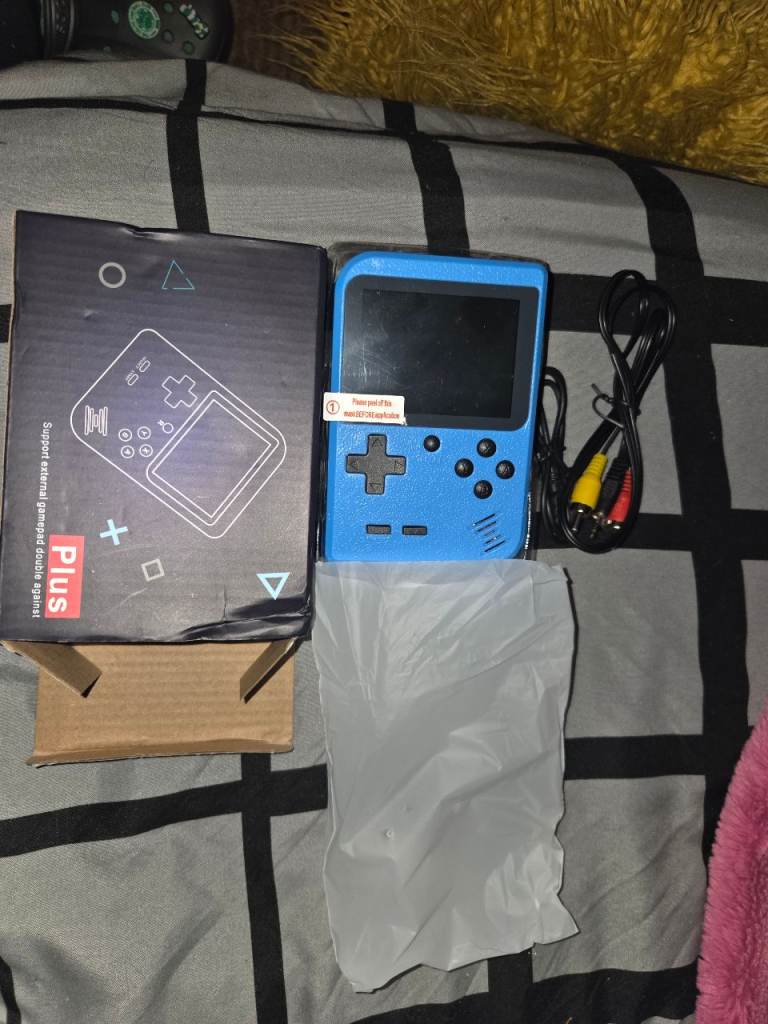 Handheld Retro Game Console Plus – AV TV Output – New in Box