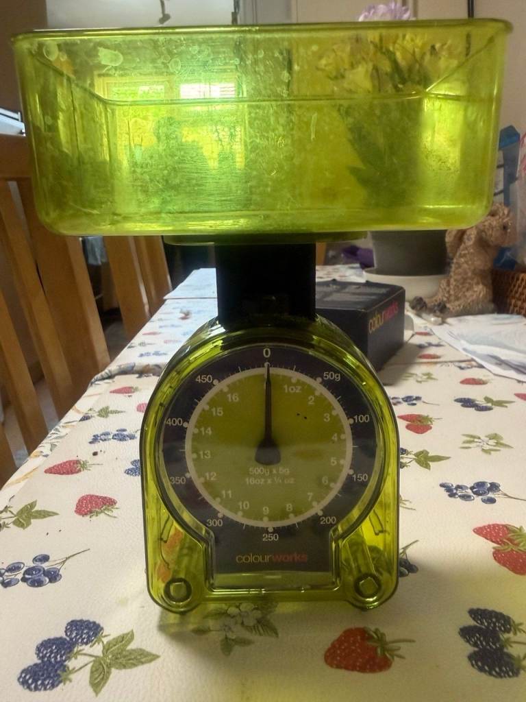 Colourworks KitchenCraft Mechanical Kitchen Scales 500g / 16oz with Bowl – Boxed