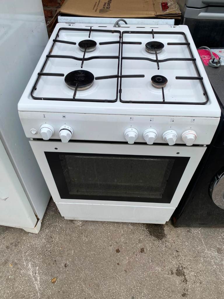White Freestanding Gas Cooker with 4 Burners and Oven