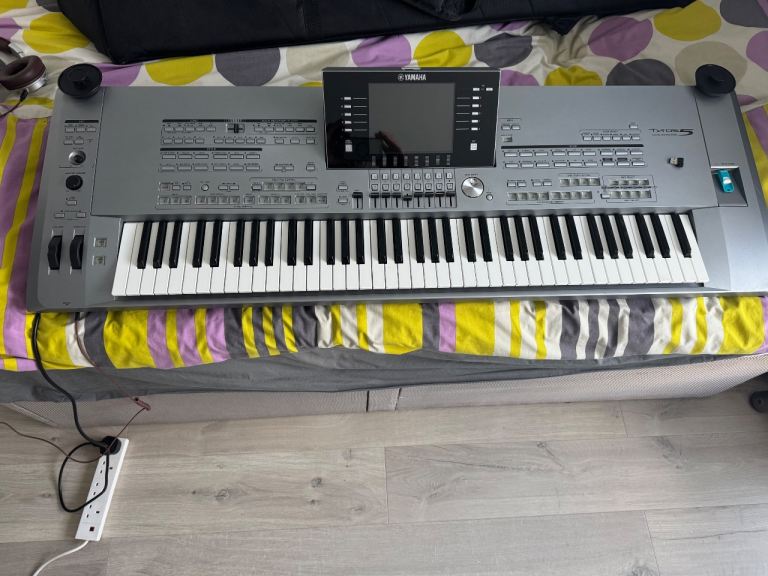 Tyros 5 