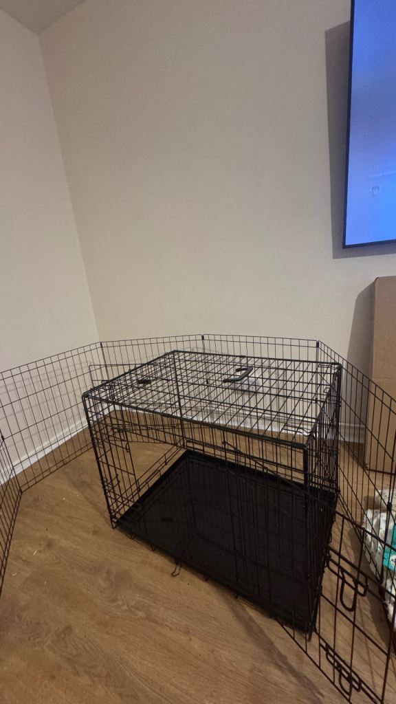 Black Dog crate medium sized, durable with metal tray 