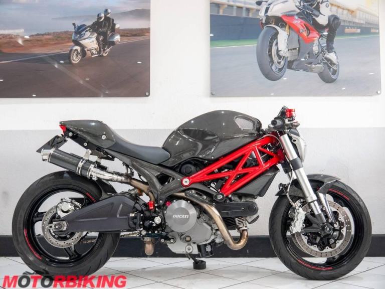 2010 (60) Ducati Monster 696 - Dressed in Carbon, a unique 696!!