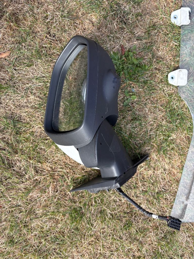 MG ZS offside wing mirror white
