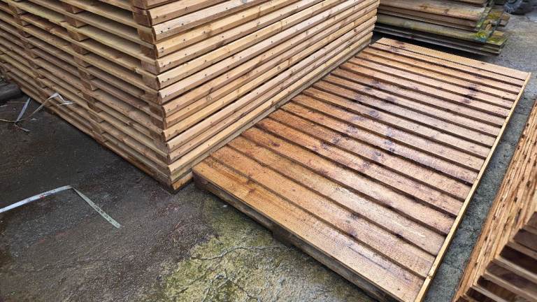 🌟 Heavy Duty Feather Edge Fencing Panels. Pressure Treated Brown. Made With 75 x 32mm Back Batons