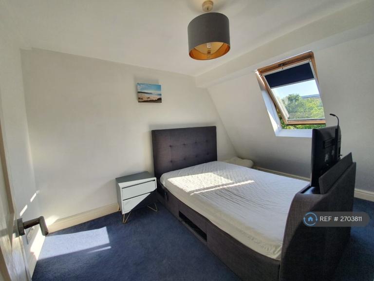 1 bedroom flat in Clapham, London, SW18 (1 bed) (#2703811)