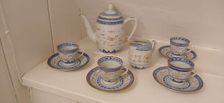 LOVELY 4 PIECE CHINESE TEA SET COMPLETE WITH TEA POT