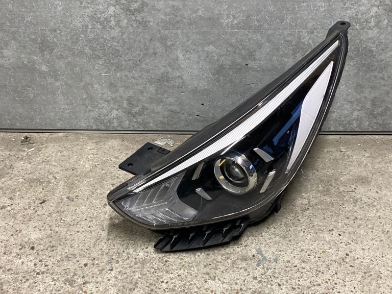 KIA NIRo passenger side headlight 2019 - 2021 