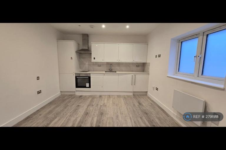 Studio flat in Lind Road, Sutton, SM1 (#2791918)