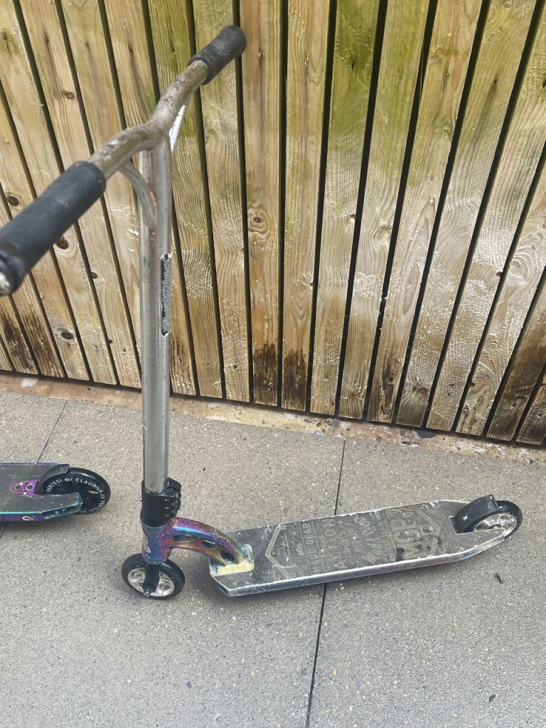 MGP Stunt Scooter – Oil Slick / Neochrome – Used