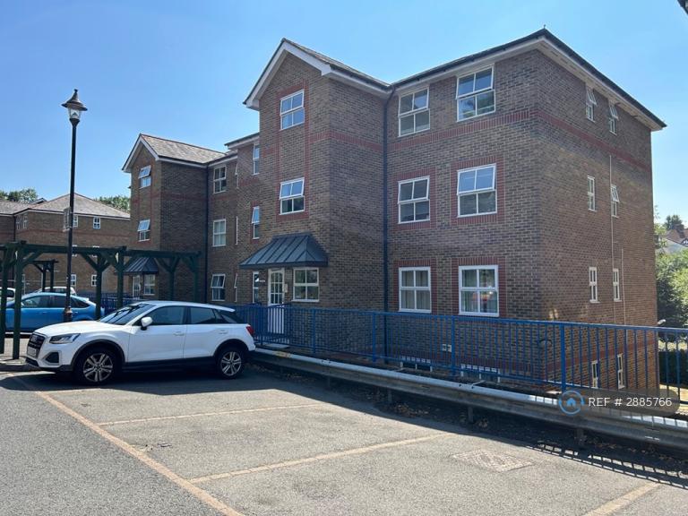 2 bedroom flat in River Bank Close, Maidstone, ME15 (2 bed) (#2885766)