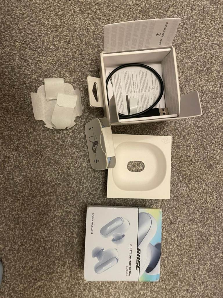 Bose QuietComfort Ultra Wireless Earbuds - Moonstone