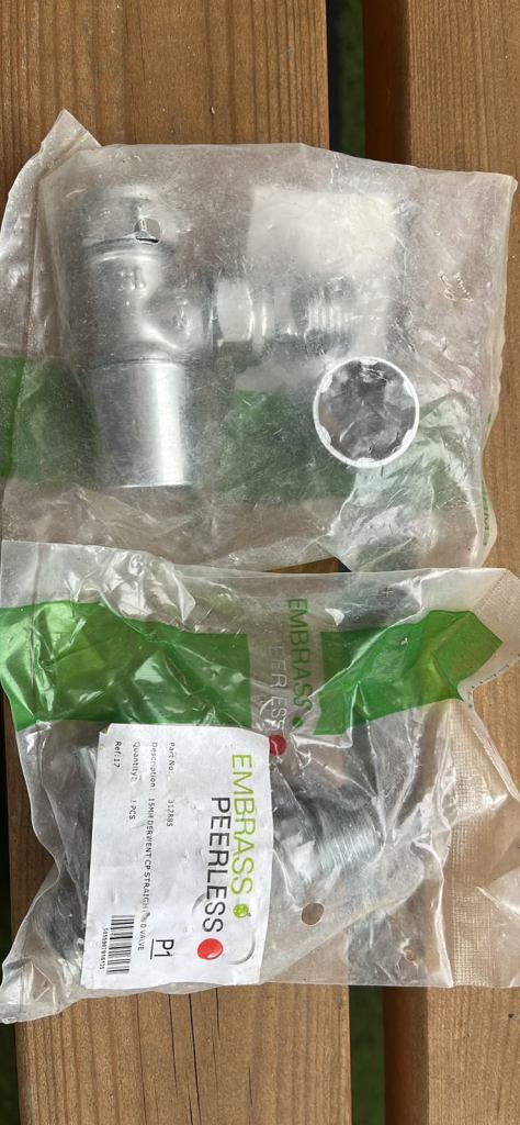 2x Embrass Peerless 312885 15mm CP 1x straight/ 1x angled rad valve