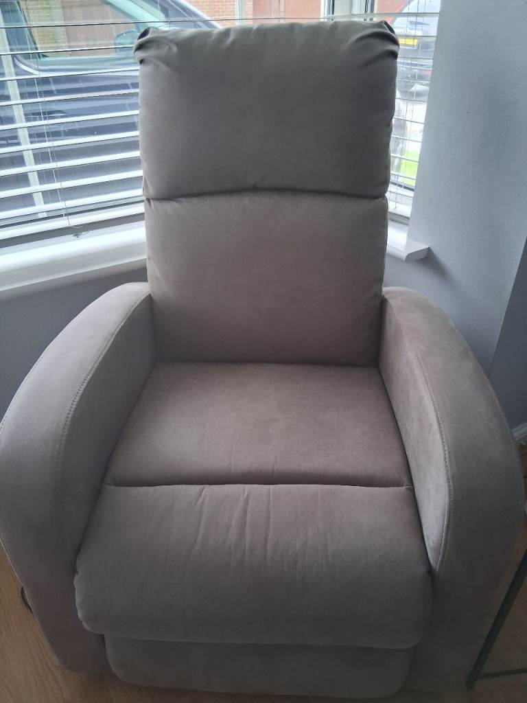 Electric rise and recline chair 