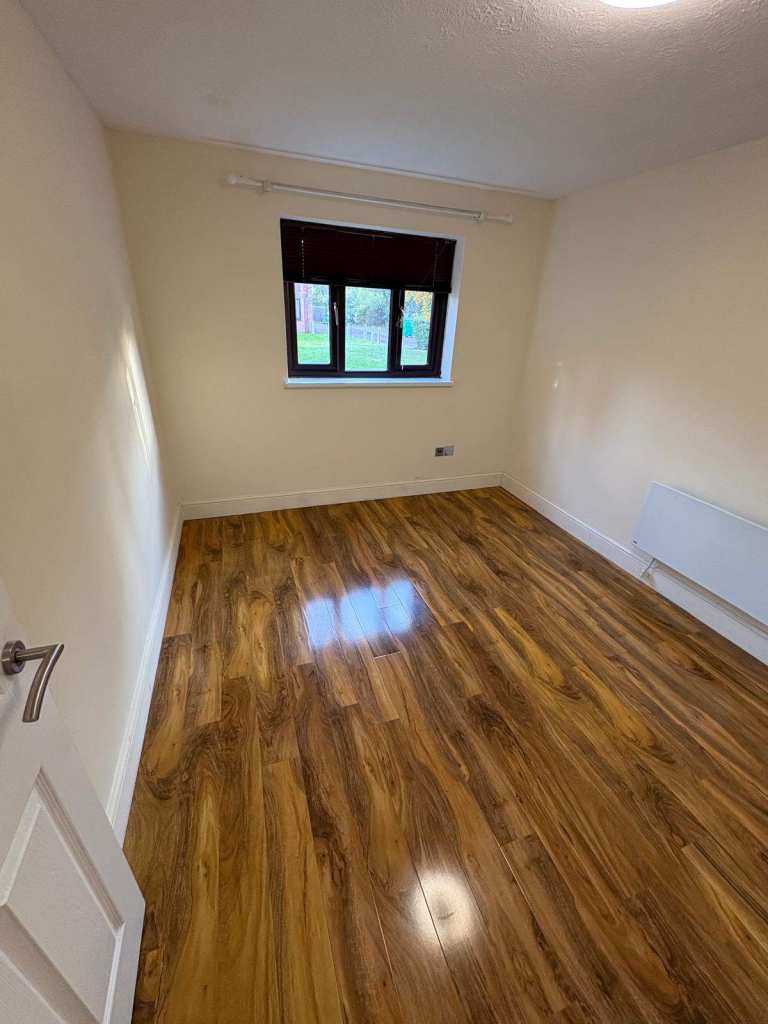 1 bedroom flat on high street near heathrow airport