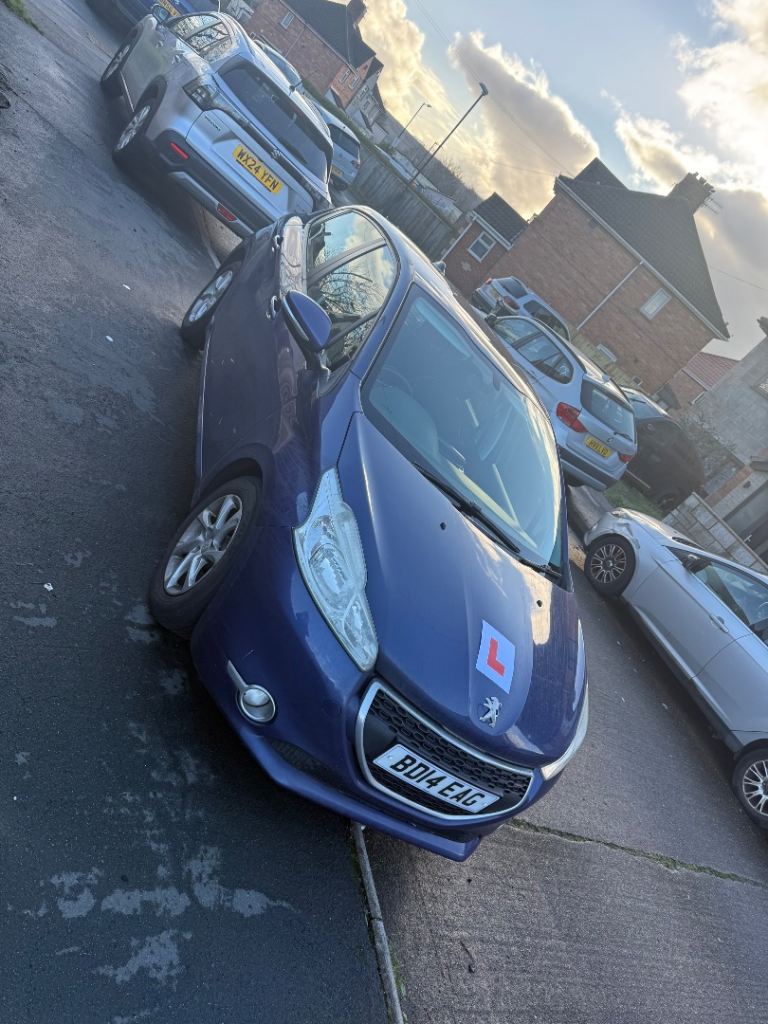 Peugeot, 208, Hatchback, 2014, Manual, 1199 (cc), 5 doors