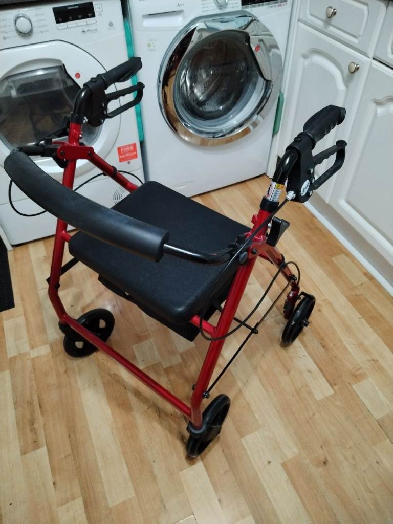 4 WHEELED LIGHTWEIGHT MOBILITY WALKER WITH SEAT AND BASKET (LIKE NEW) 