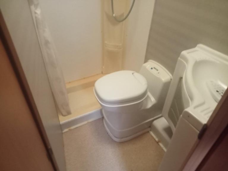 A CLASS PILOTE MOOVEO 6 BERTH 08 PLATE 