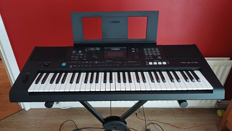 Yamaha PSR-E473 Digital Keyboard – Excellent Condition