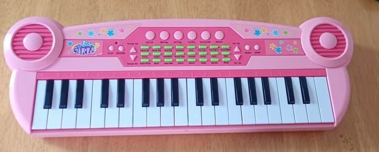 Pink Starz Girls Electronic Keyboard – Good Condition