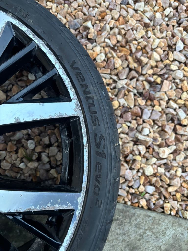 Genuine VW Volkswagen Santiago Wheel with Hancook 225 35 19 Tyre 