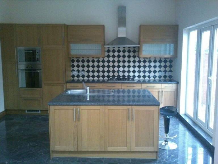 EALING COMMON / ACTON TOWN  LARGE STUDIO - BILLS INCLUDED