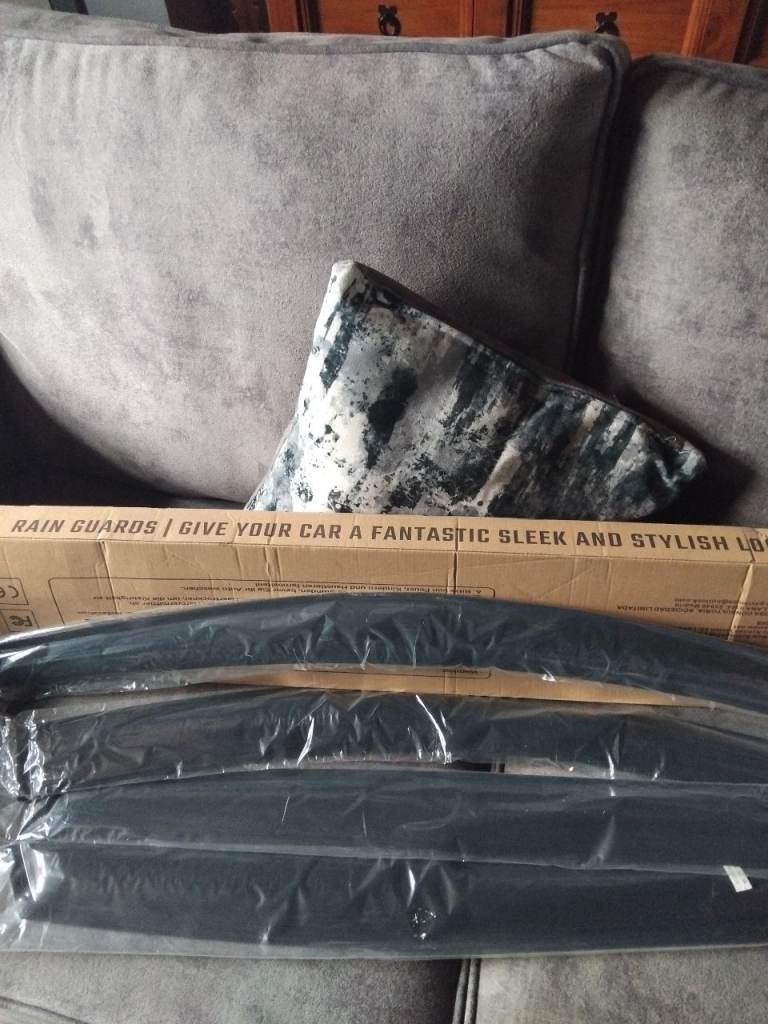 Rain and wind deflectors 