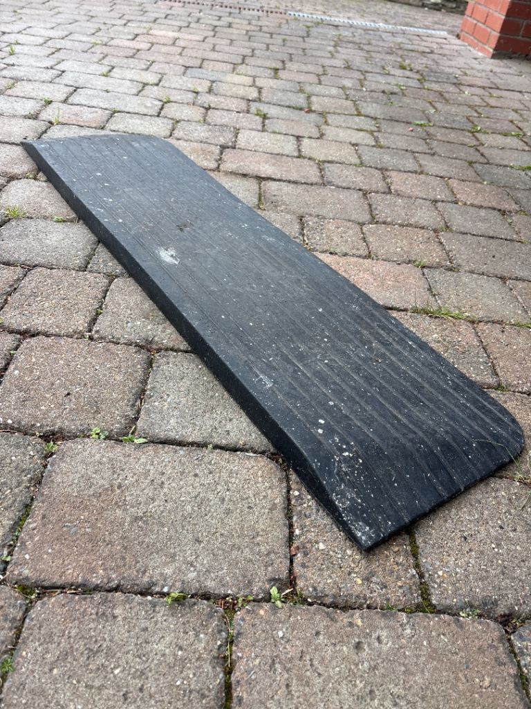 Rubber wheelchair ramp