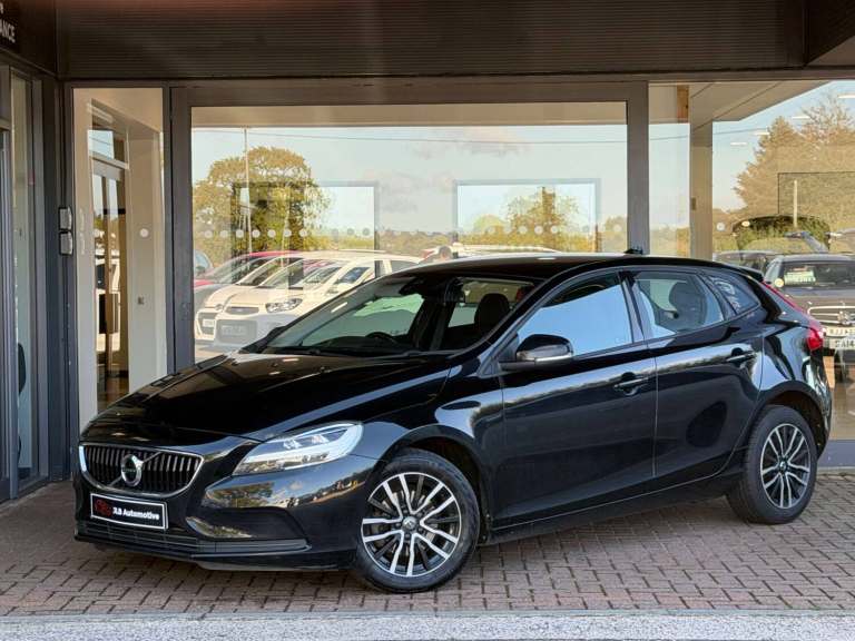 2017 Volvo V40 D2 [120] Momentum Nav Plus 5dr HATCHBACK DIESEL Manual