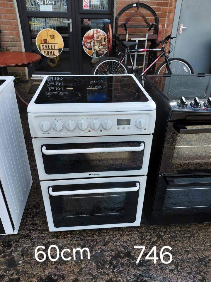 White Hotpoint 60cm cooker, Ref:746
